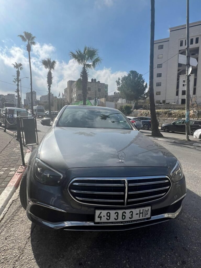 2021 Mercedes-Benz E 300, Grey